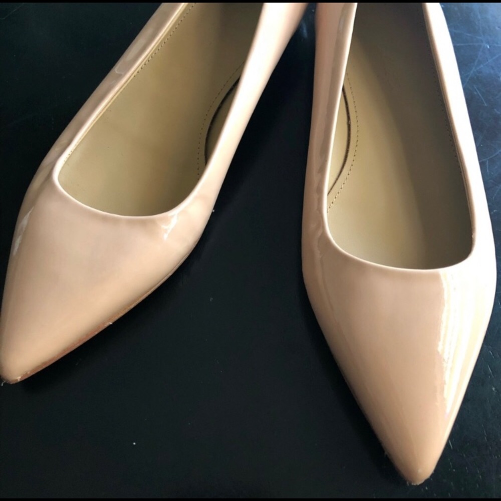 Ugg Collection Beige/Nude Flats